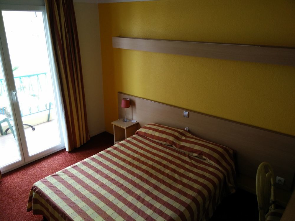 Hotel Courbet Juan-les-Pins Kültér fotó