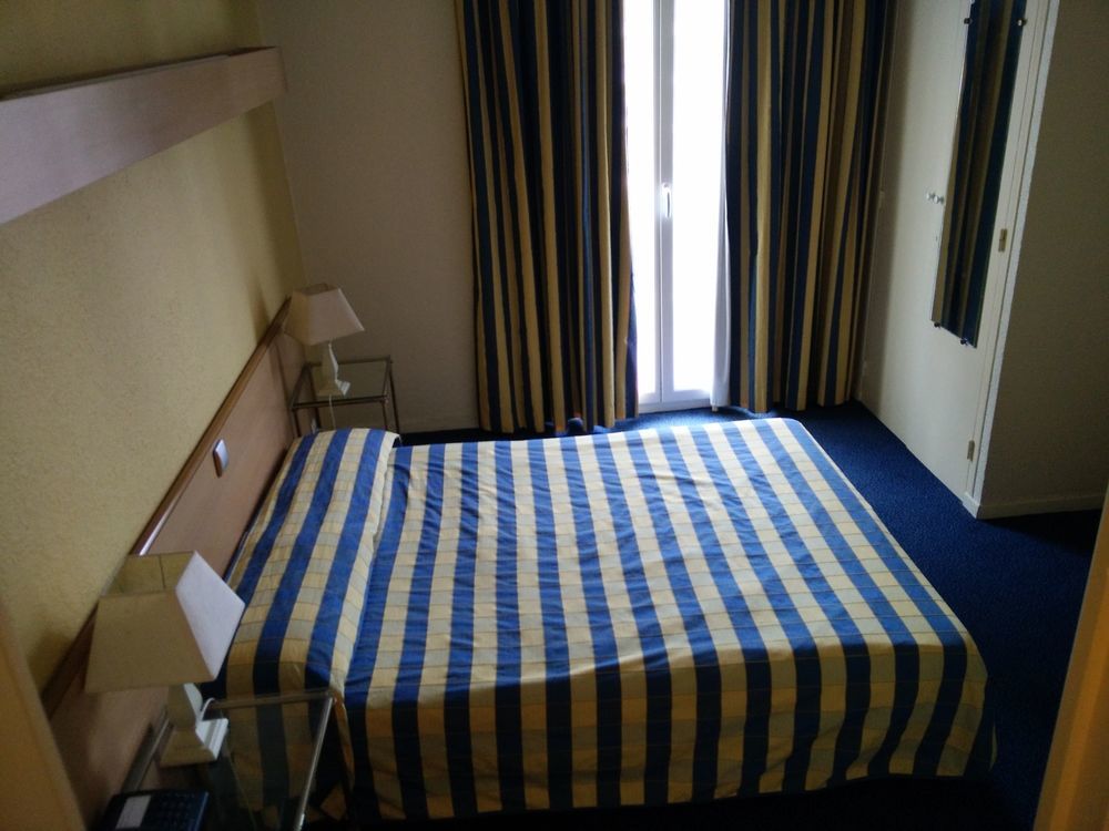 Hotel Courbet Juan-les-Pins Kültér fotó